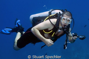 A focused diver in good focus.  Beautiful diving in Turks... by Stuart Spechler 
